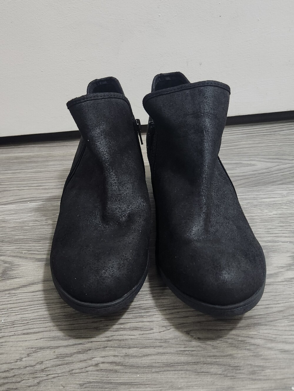 Time and Tru Black Faux Suede Ankle Boots Side Zip Block Heel Size 10 - Picture 8 of 11